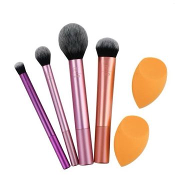 REAL TECHNIQUE EVERYDAY ESSENTIAL SET + BONUS SPONGE