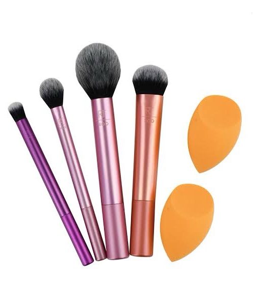 REAL TECHNIQUE EVERYDAY ESSENTIAL SET + BONUS SPONGE