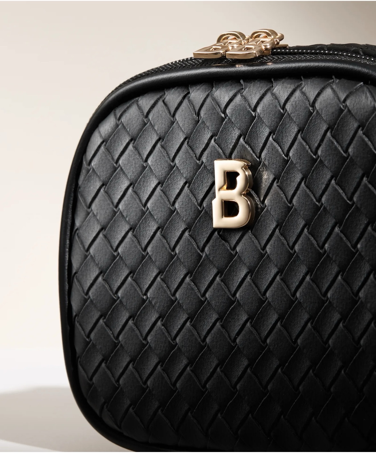 Beauty Bay LED Mirror Mini Travel Beauty Bag Black - Image 4